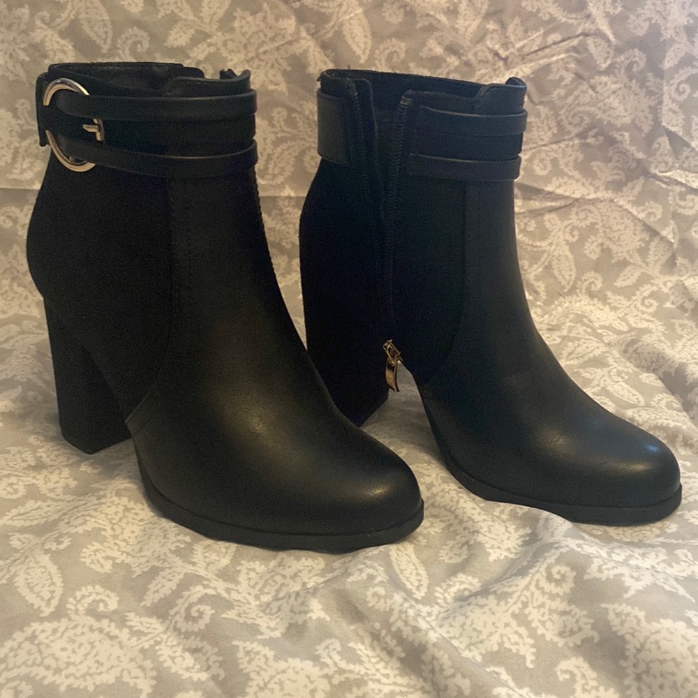 Limelight Sasha Color Black Size 7.5 Booties